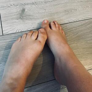 Alice_feet_fun mym
