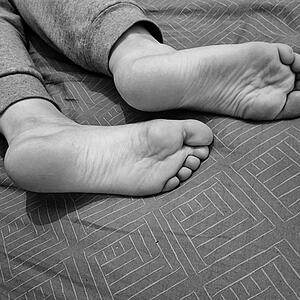 Aline_feet mym
