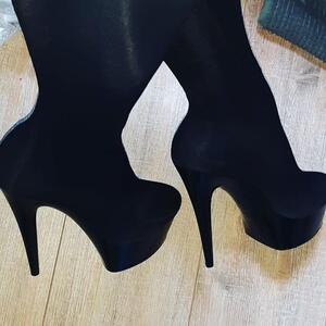 Alyne_show mym