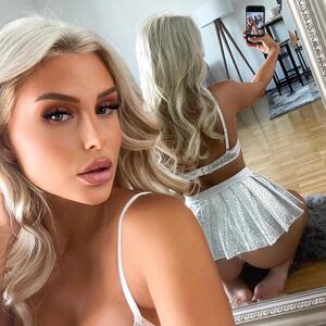 Antonia_rot mym