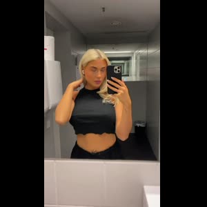 Antonia_rot mym