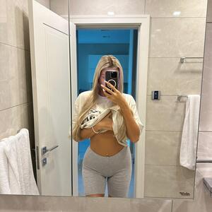 Antonia_rot mym