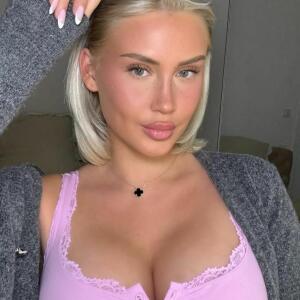 Antonia_rot mym