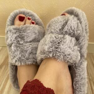 Ari_frenchiefeets mym