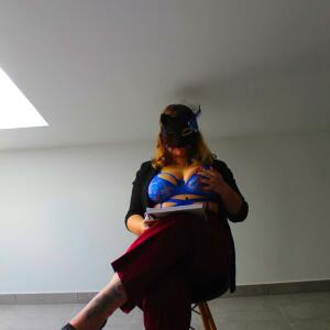 Blonde_aux_gros_seins mym