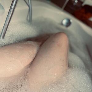 Blonde_curvy mym