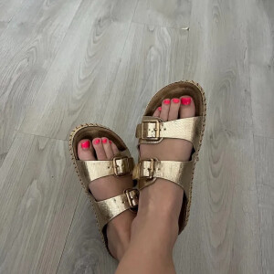 Blonde_piedbb mym