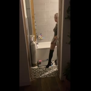 Blondie_tiffany mym