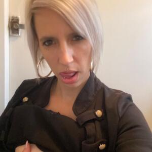 Blondie_tiffany mym