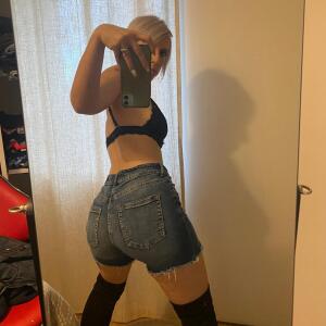 Blondie_tiffany mym