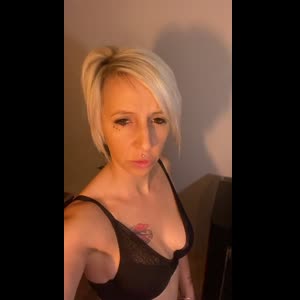 Blondie_tiffany mym