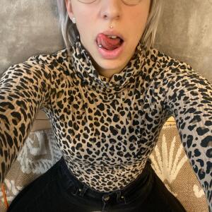 Blondie_tiffany mym