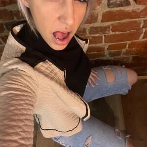 Blondie_tiffany mym