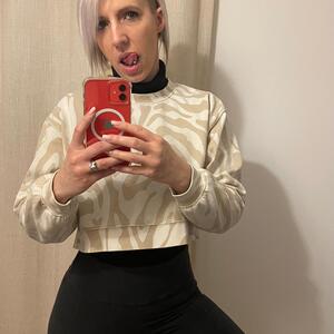 Blondie_tiffany mym