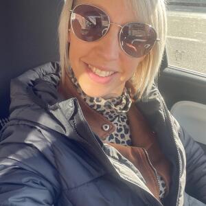 Blondie_tiffany mym