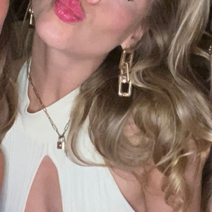 Blondiecurieamycolori mym