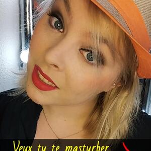 Blondiie_x mym