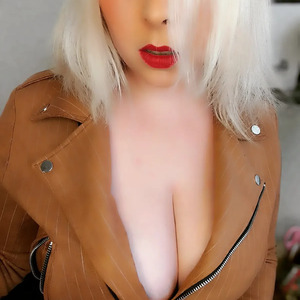 Blondiie_x mym