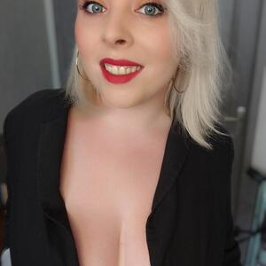 Blondiie_x mym