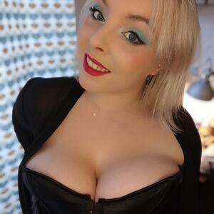 Blondiie_x mym