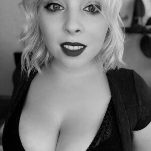 Blondiie_x mym