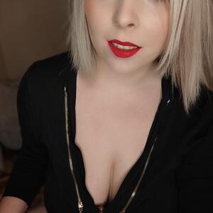 Blondiie_x mym