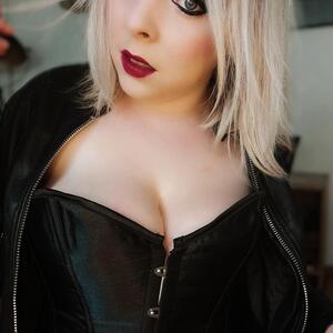 Blondiie_x mym