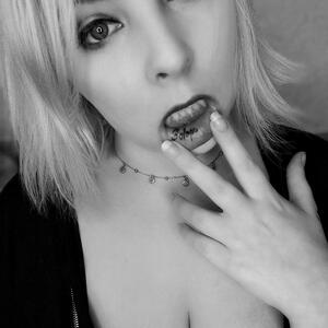 Blondiie_x mym