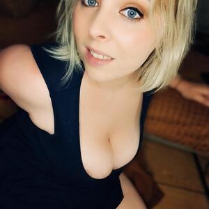 Blondiie_x mym