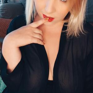 Blondiie_x mym