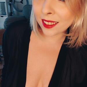 Blondiie_x mym