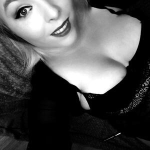 Blondiie_x mym