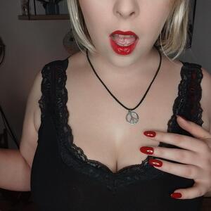Blondiie_x mym