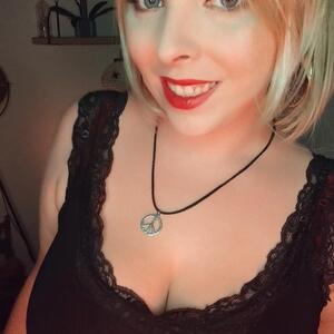 Blondiie_x mym