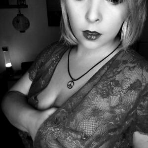 Blondiie_x mym