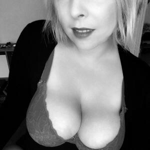 Blondiie_x mym