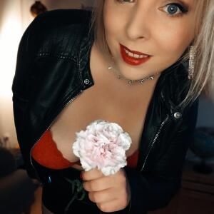 Blondiie_x mym