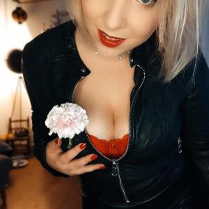 Blondiie_x mym