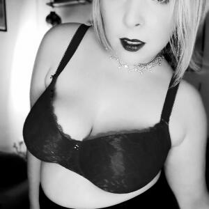 Blondiie_x mym