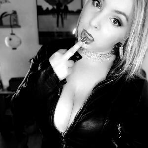 Blondiie_x mym