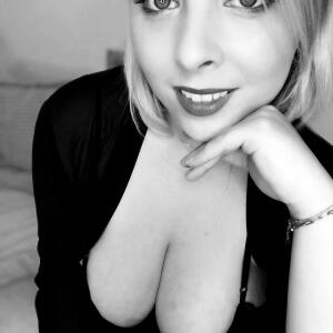 Blondiie_x mym