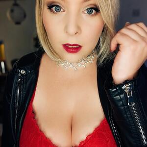 Blondiie_x mym