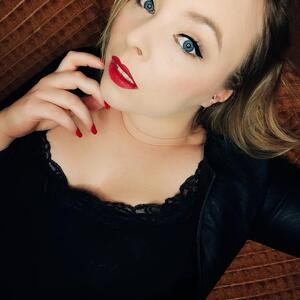 Blondiie_x mym