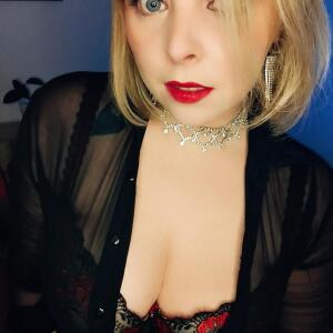 Blondiie_x mym