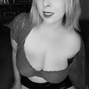 Blondiie_x mym