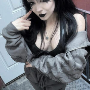 BuffGothMom onlyfans