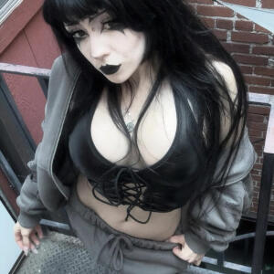 BuffGothMom onlyfans