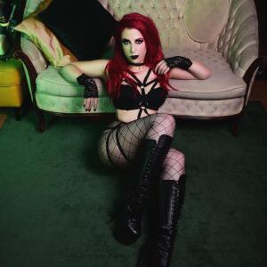 Capricecarmine mym