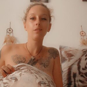 Caronudesexytatouee mym