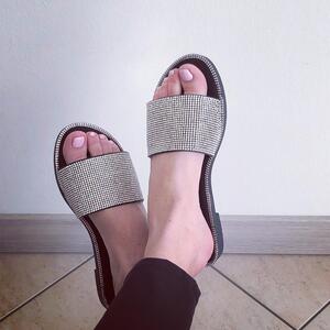 Chanel_sexyfeet mym
